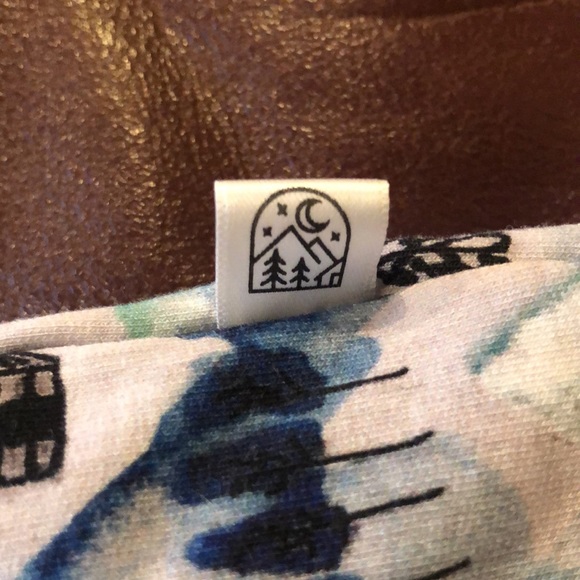 NWOT Cabin Fever Clothing Beanie - Picture 3 of 4